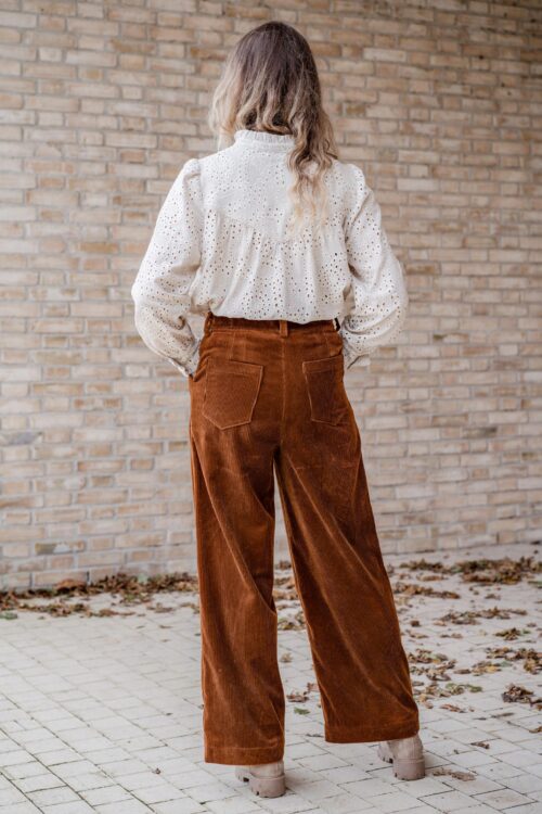 Pantalon femme cousu grâce au patron pochette couture