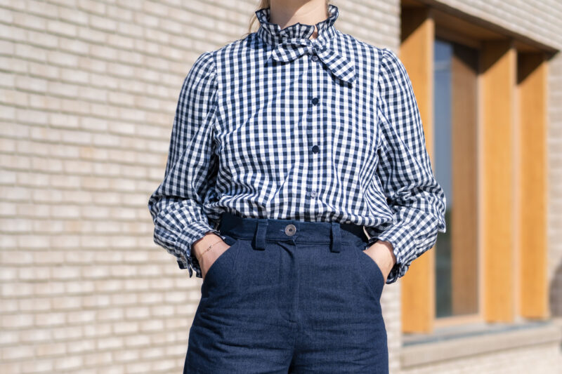 patron de chemise enoé cousu et porté par la créatrice tissu popeline vichy