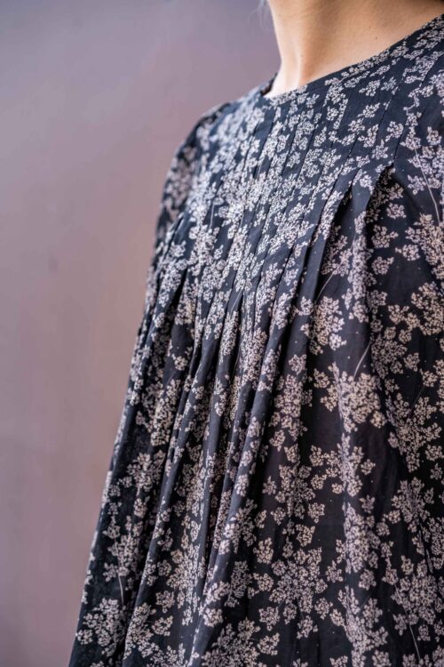 Détail du patron de blouse avec plis sur le devant