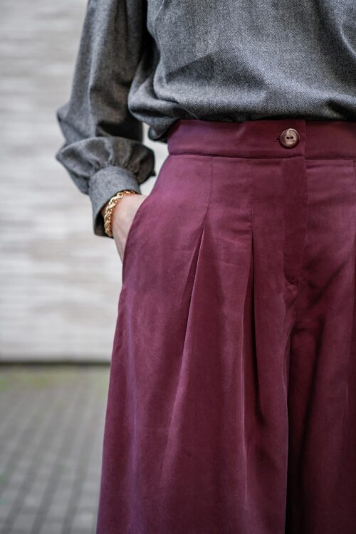 Détail des plis sur le devant du pantalon ASTAU, patron de couture femme.