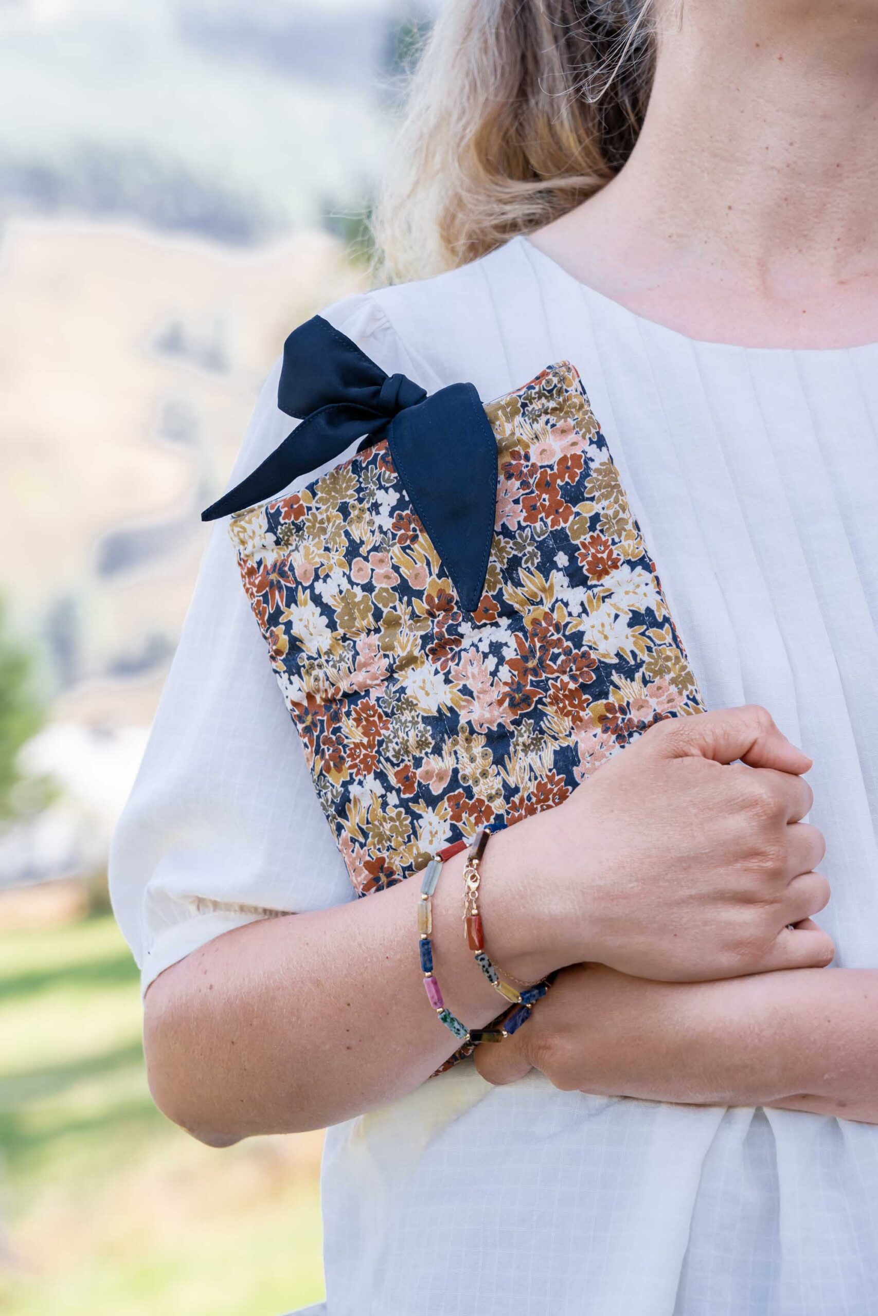 Patron couture gratuit pochette ordinateur matelassée fermeture bouton