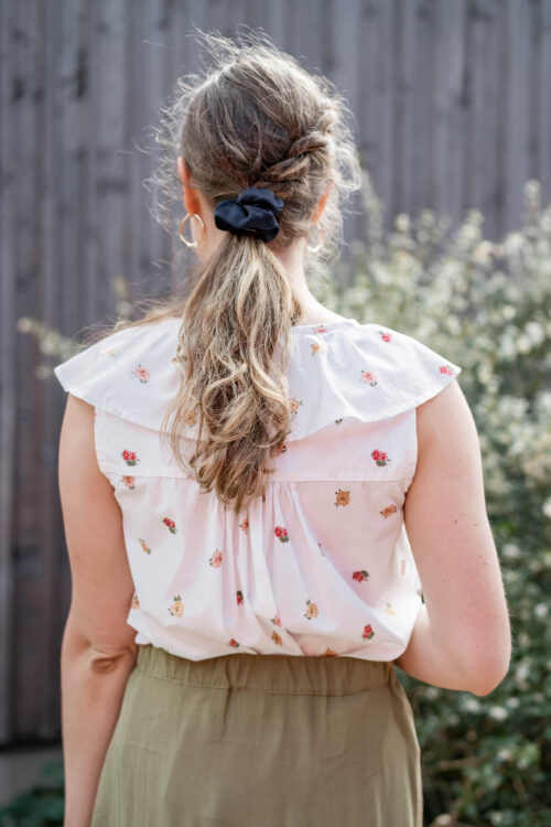 patron de blouse sans manche oyana porté, vu de dos