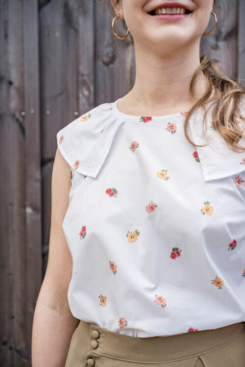 blouse sans manche oyana cousue et portée