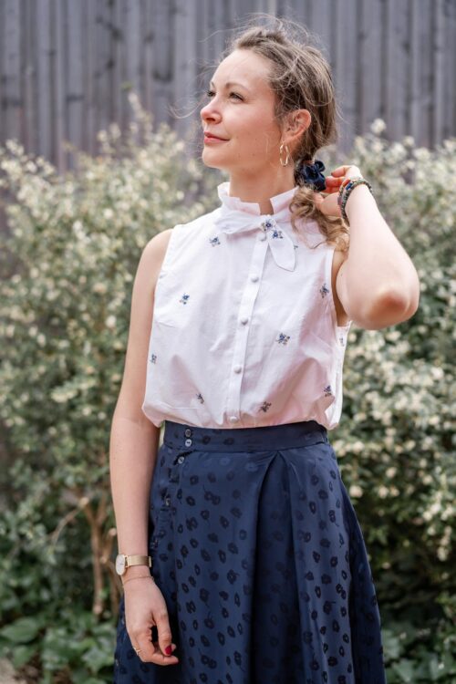 patron de couture énoé hacké en version sans manche, porté par la créatrice